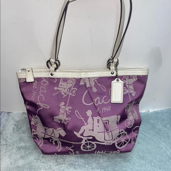 Coach Horse & Carriage Shoulder Bag - Picture 1 of 15